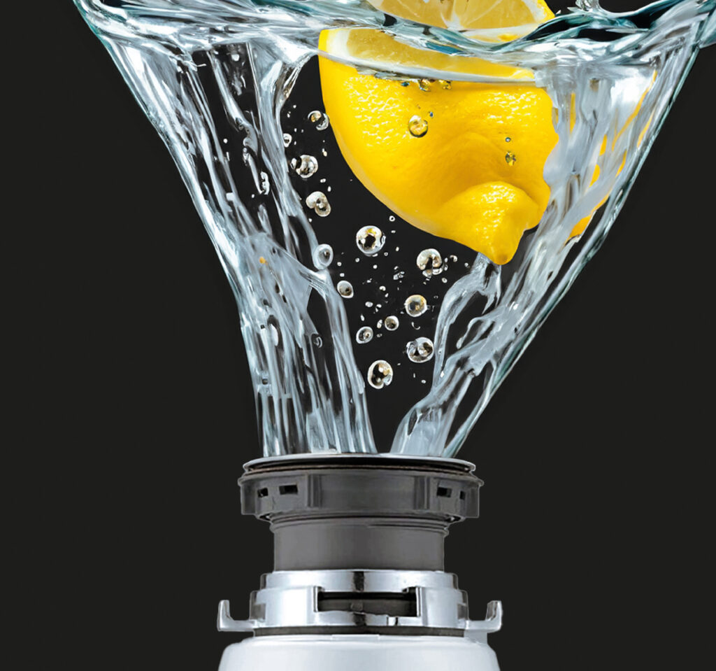Succo di limone in mixer d'acqua frizzante